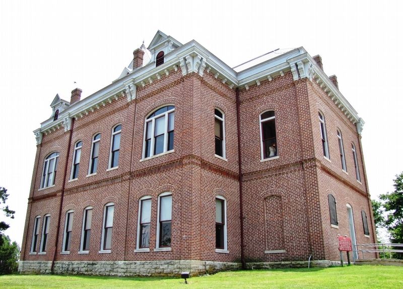 Powhatan Courthouse (<i>northwest elevation</i>) image. Click for full size.