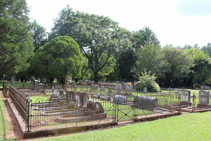 Courtland Cemetery. Click for full size. Courtland Cemetery image. Click for full size.