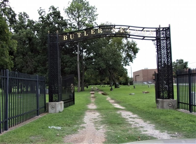 L. Butler Nelson Cemetery entrance image. Click for full size.