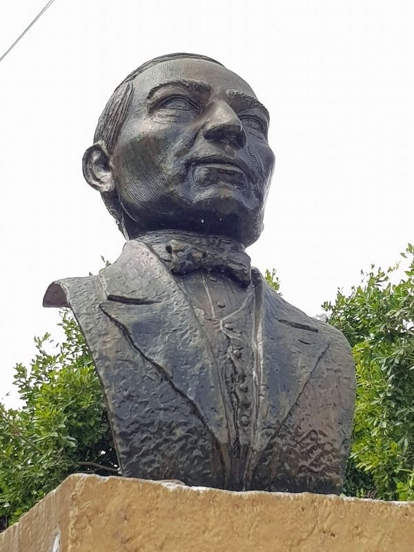 The monument's bust of Juárez image. Click for full size.