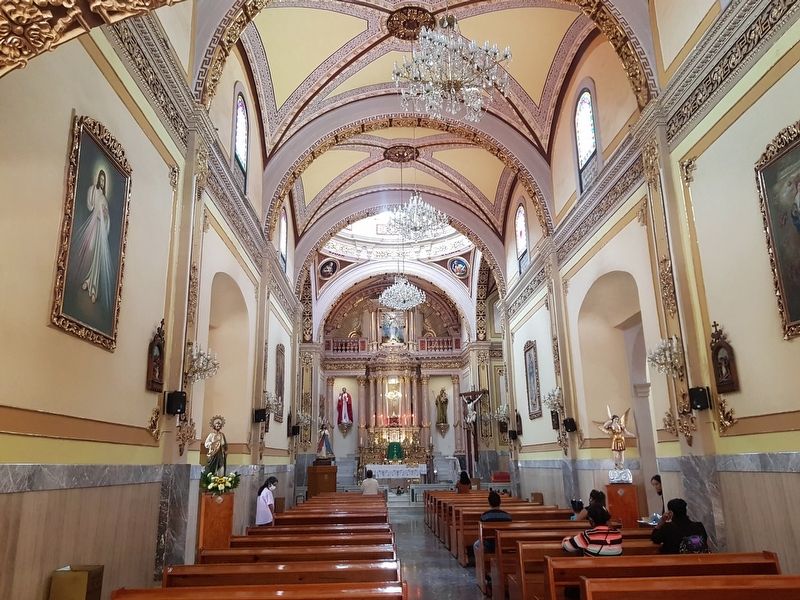 An interior view of the Parroquia de Nuestra Sant�sima Madre de La Luz image. Click for full size.