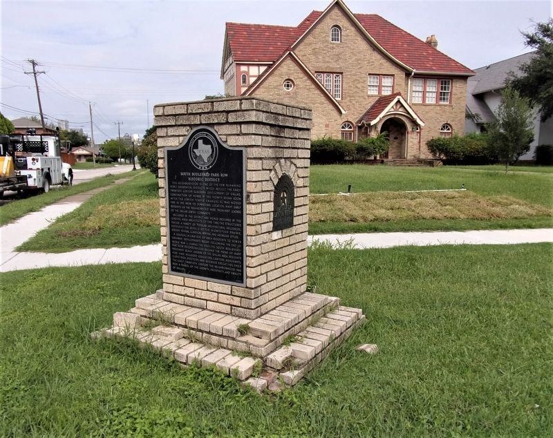 South Boulevard-Park Row Historic District Marker. Click for full size. South Boulevard-Park Row Historic District Marker image. Click for full size.