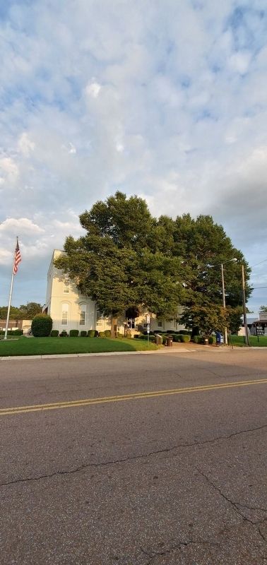 Crockett County Courthouse marker on left at entrance. Click for full size. Crockett County Courthouse marker on left at entrance image. Click for full size.