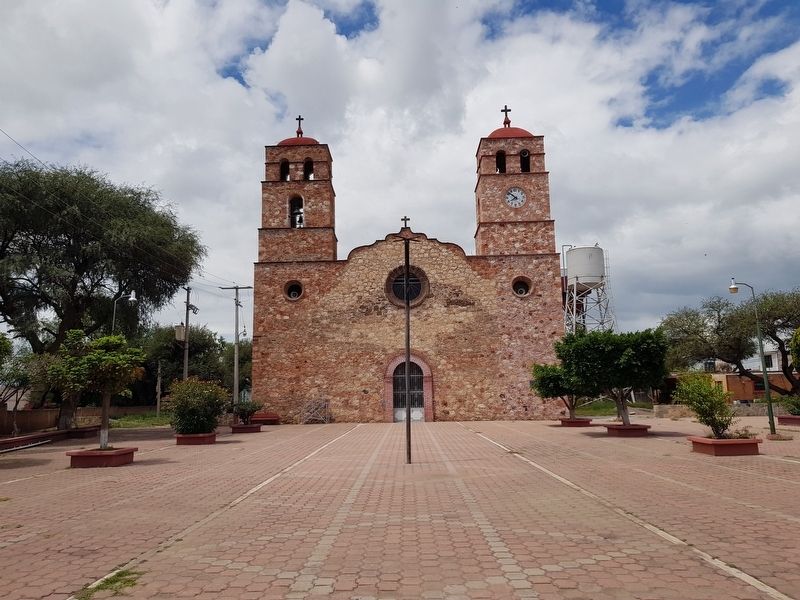 The Catholic Church of La Llave directly west of the marker image. Click for full size.