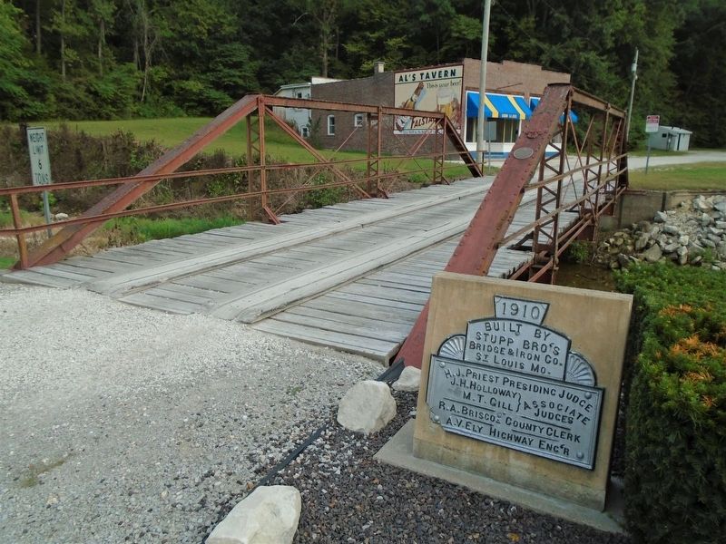 Ilasco Bridge and Markers image. Click for full size.