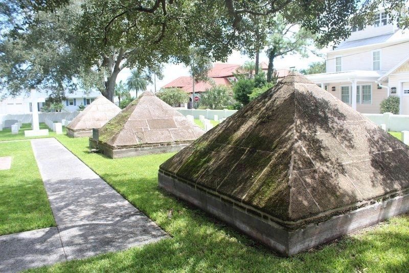 Dade Pyramids Marker in front of the middle pyramid image. Click for full size.