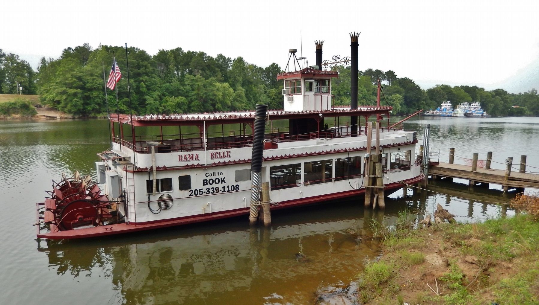 Bama Belle Paddlewheel Riverboat image. Click for full size.