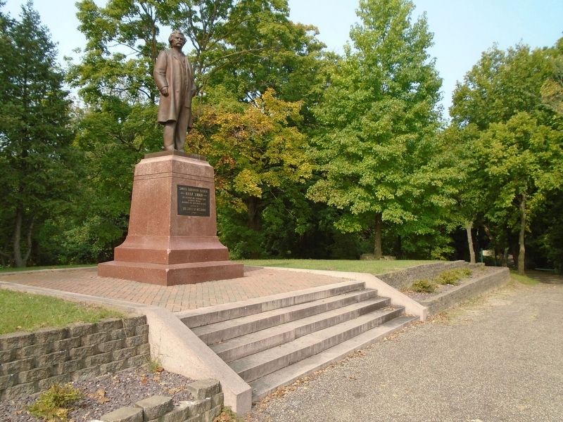 Samuel Langhorne Clemens Monument and Marker. Click for full size. Samuel Langhorne Clemens Monument and Marker image. Click for full size.