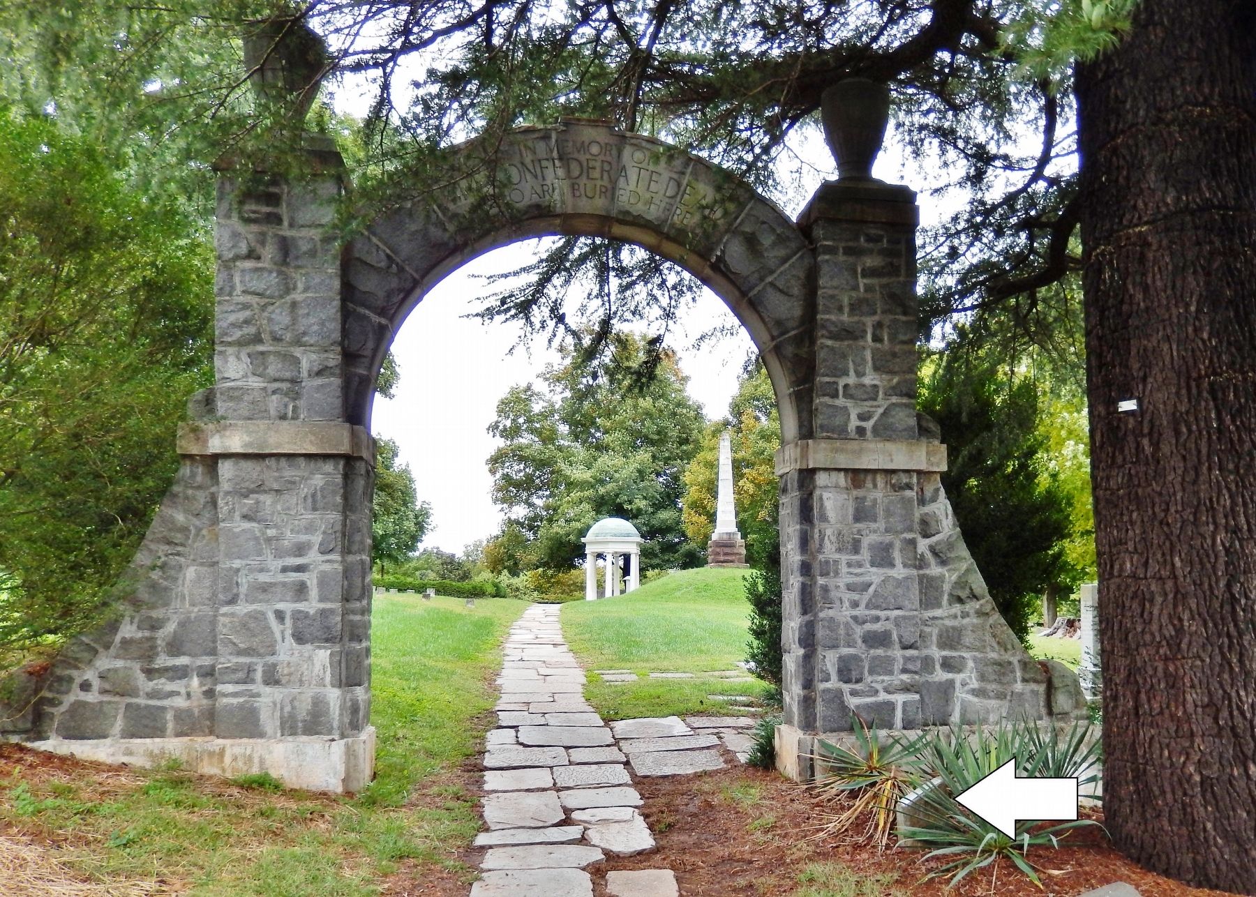 The Confederate Memorial Arch. Click for full size. The Confederate Memorial Arch image. Click for full size.