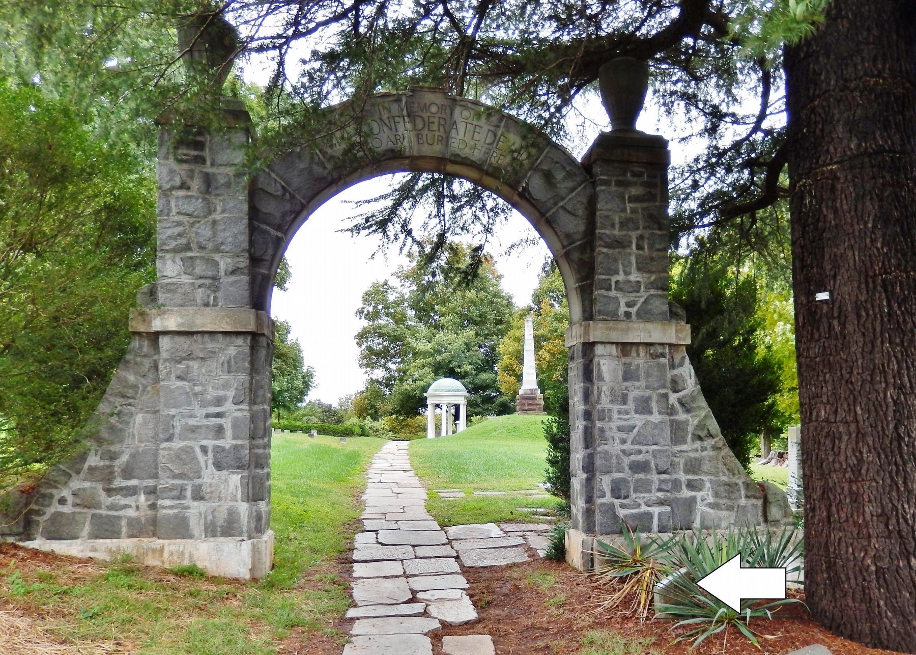 The Confederate Memorial Arch image. Click for full size.