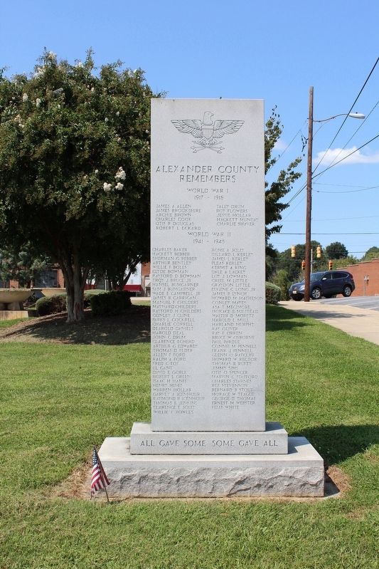 Alexander County Veterans Memorial - World Wars I & II image. Click for full size.