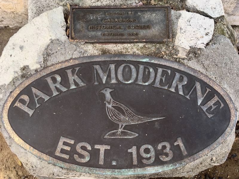 Park Moderne, Est. 1931 image. Click for full size.