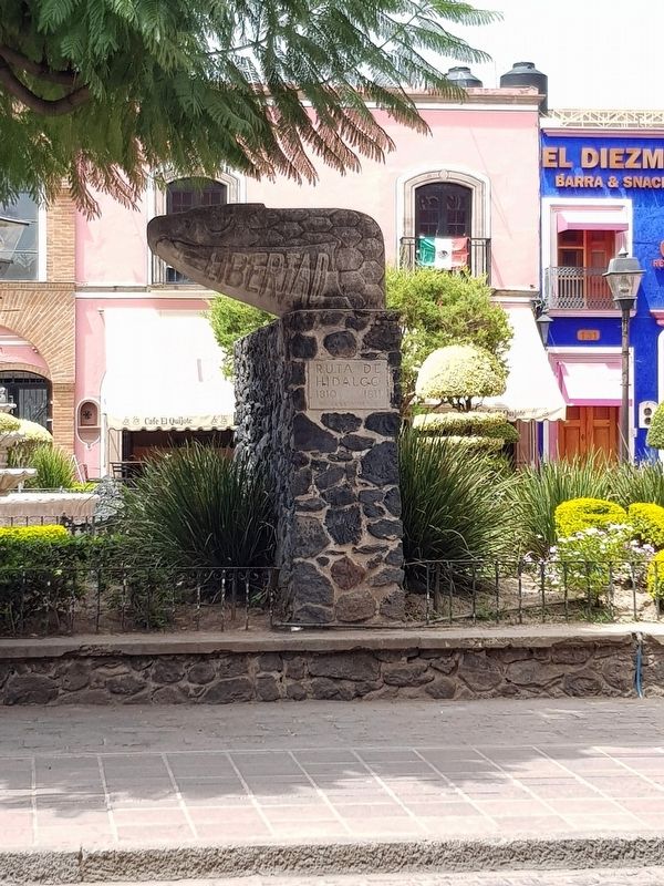 "Cabeza de Águila" monument to Miguel Hidalgo image. Click for full size.