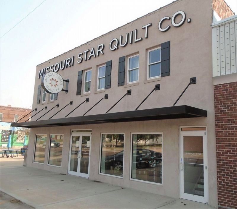 Missouri Star Quilt Company's First Retail Location image. Click for full size.