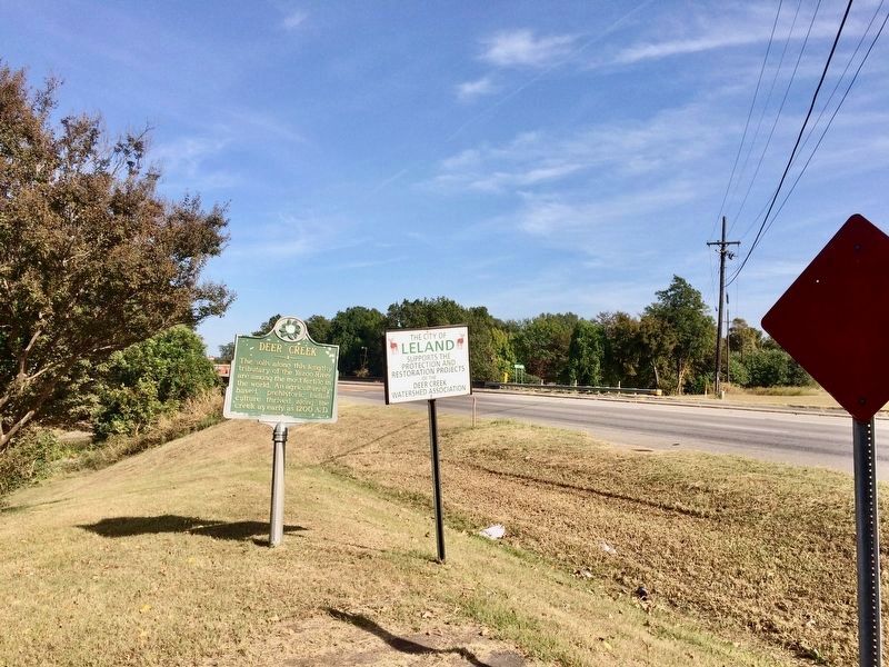 View north on US-82 and Deer Creek bridge. image. Click for full size.