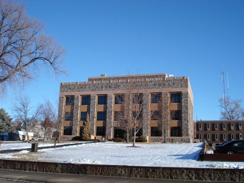 Hughes County Court House Today image. Click for full size.