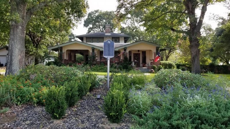 L.A. and Adelheid Machemehl House and Marker. Click for full size. L.A. and Adelheid Machemehl House and Marker image. Click for full size.
