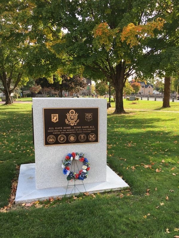 Mansfield Veterans Memorial image. Click for full size.