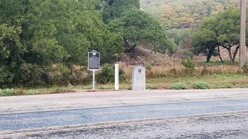 The new Bandera Pass Marker is the left of the two markers. image. Click for full size.
