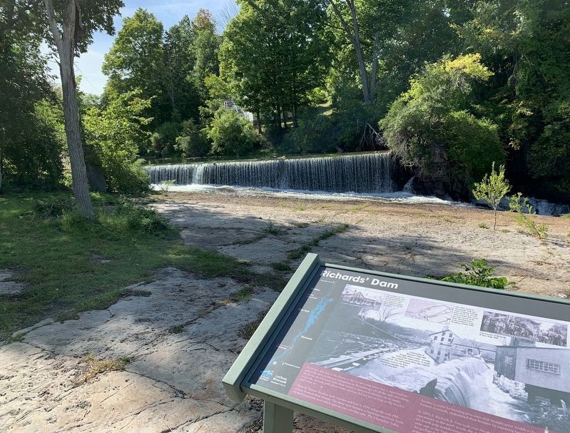 Richards' Dam and Marker image. Click for full size.