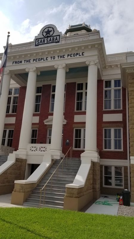 Front entrance to San Saba County Courthouse image. Click for full size.