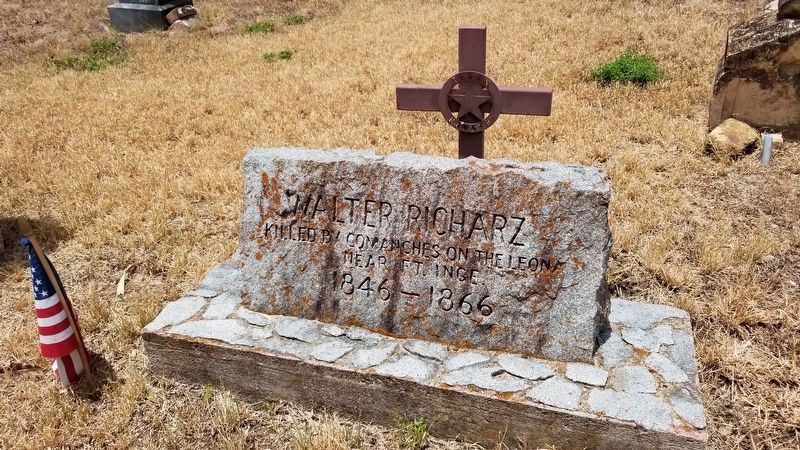 Walter Richarz's tombstone image. Click for full size.