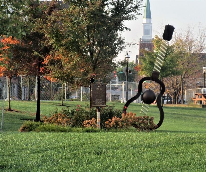 The marker as seen from Buckeye Street at Riverfront Plaza, with "guitar" sculpture image. Click for full size.