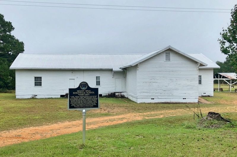 Mount Sinai Rosenwald School and marker. image. Click for full size.