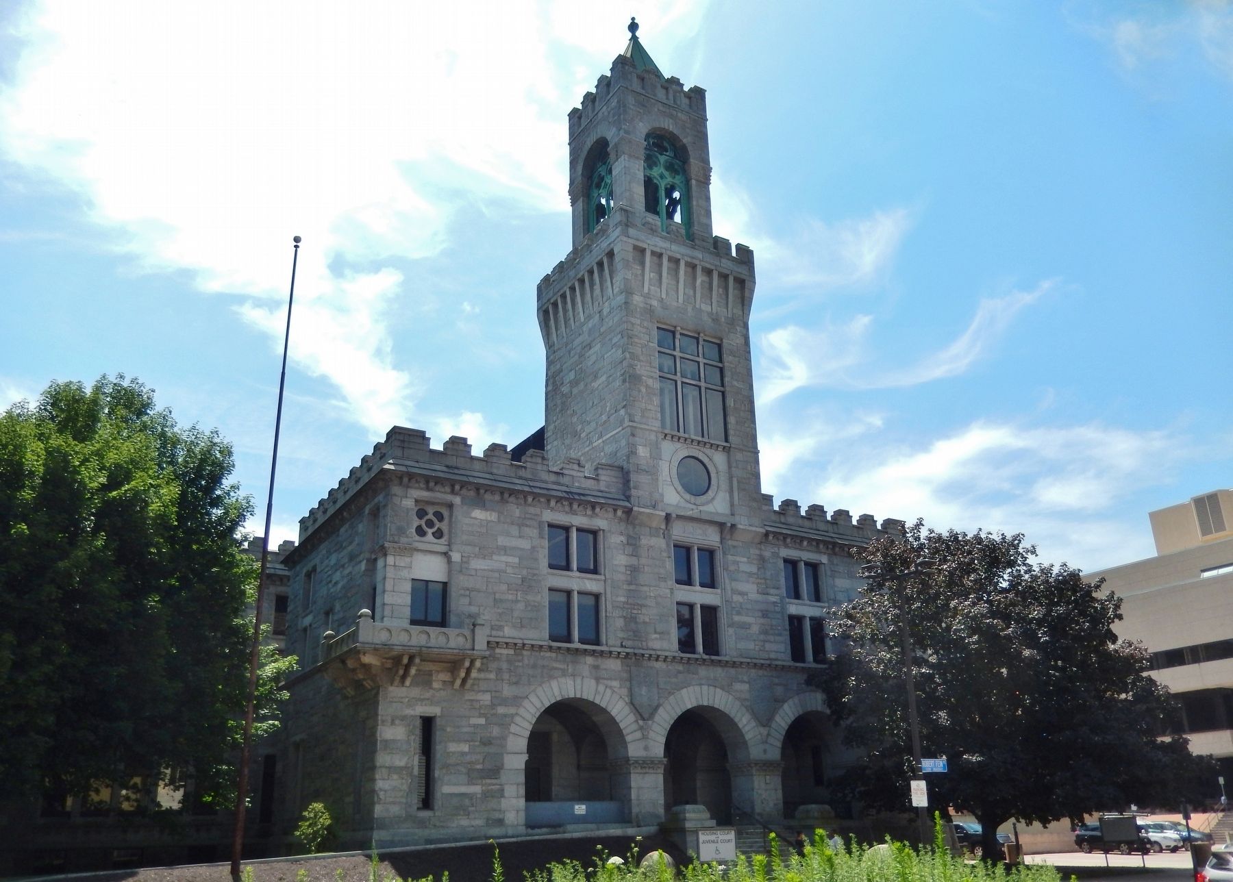 Hampden County Courthouse image. Click for full size.