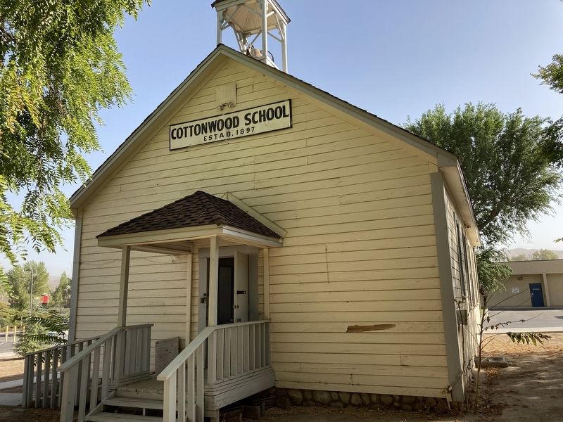 Cottonwood School image. Click for full size.