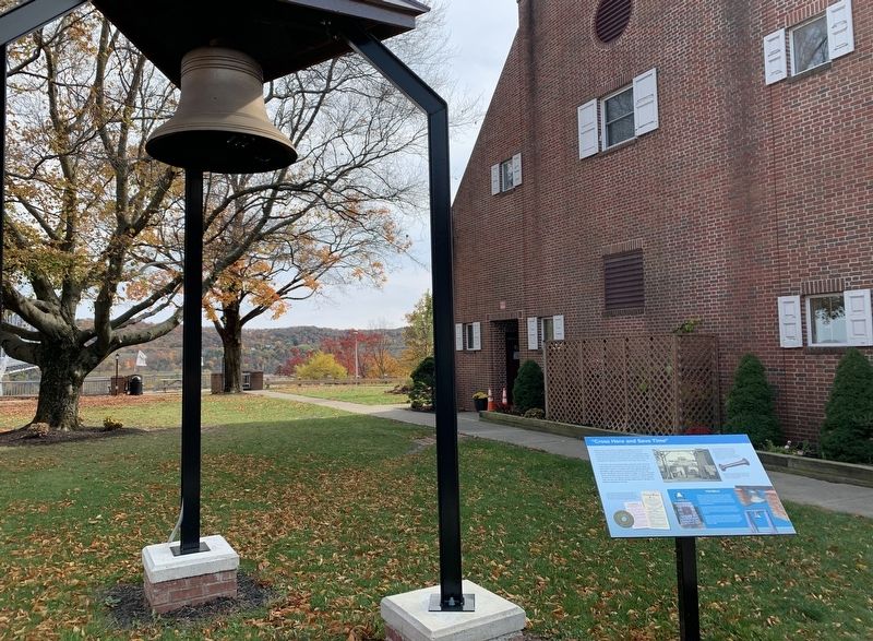 Marker and Fog Bell image. Click for full size.