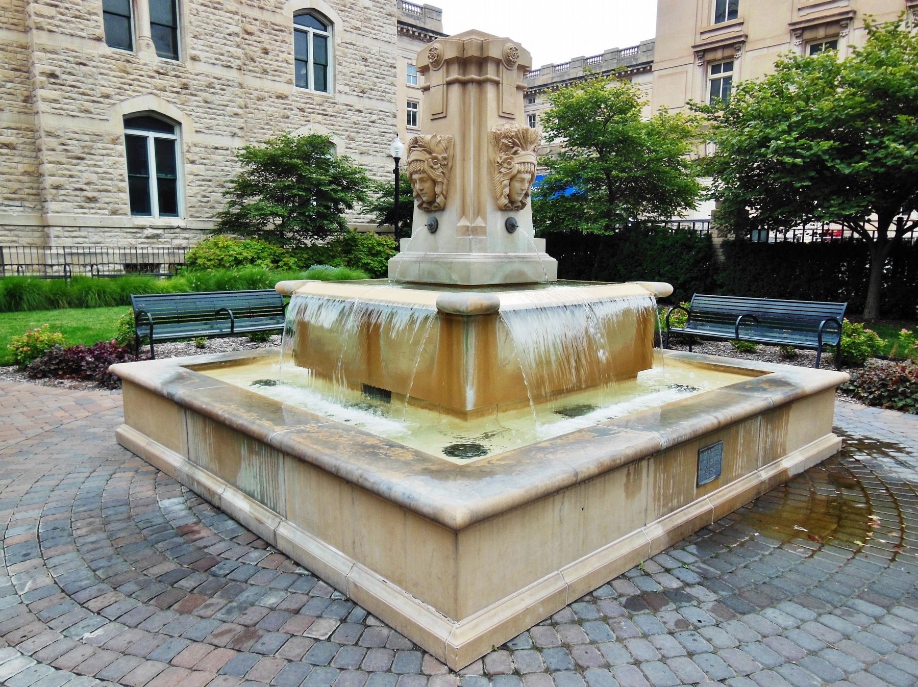 Artesian Well Fountain image. Click for full size.