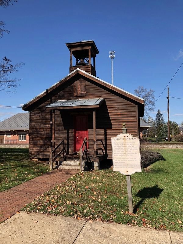 Massanutten School and Marker image. Click for full size.