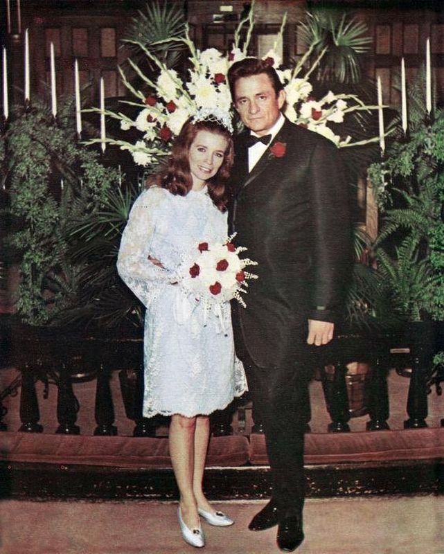 Johnny Cash and June Carter image. Click for full size.