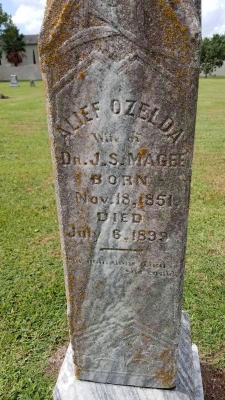 Alief Ozelda Magee tombstone image. Click for full size.