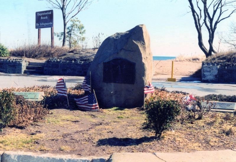 New Dorp Beach Memorial site plaques image. Click for full size.