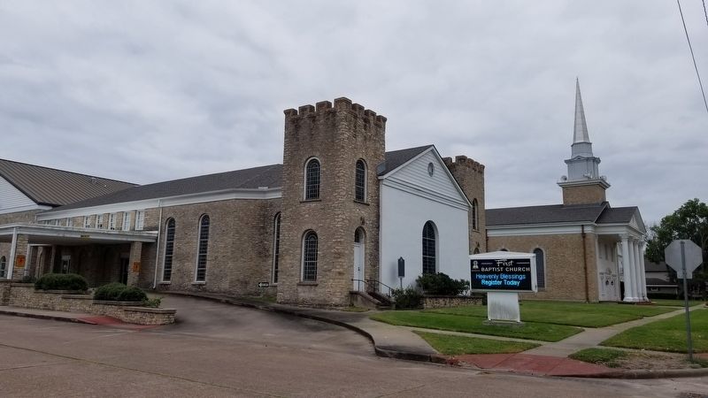 The First Baptist Church of Navasota image. Click for full size.