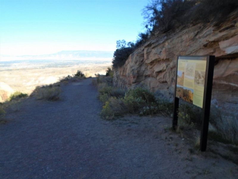 Upper Serpents Trail and Marker image. Click for full size.