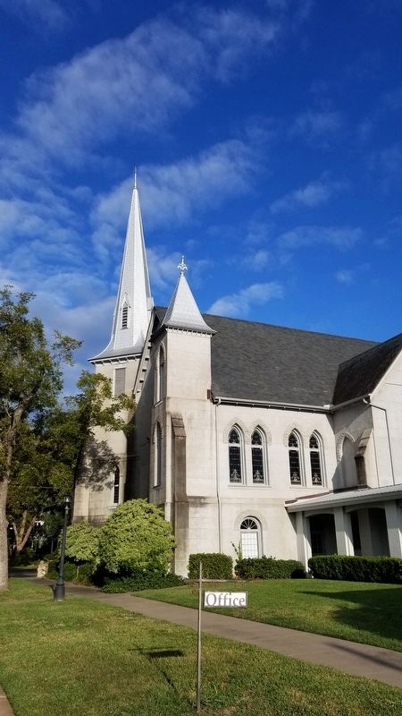 Side view of the First Presbyterian Church of Navasota image. Click for full size.