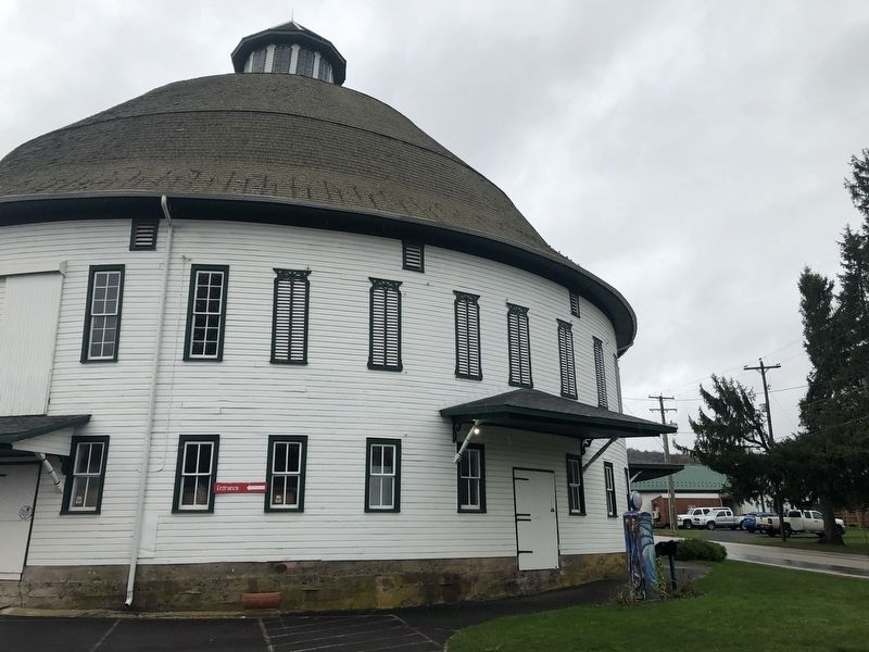 The Round Barn image. Click for full size.