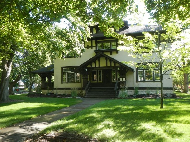 Elliot House and Marker image. Click for more information.