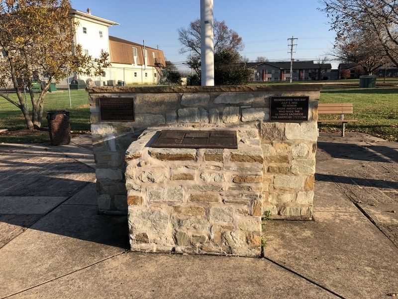 Levittown Veterans Memorial image. Click for full size.