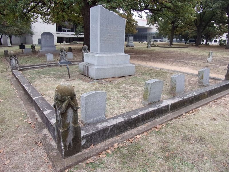 Harwood family gravesite image. Click for full size.
