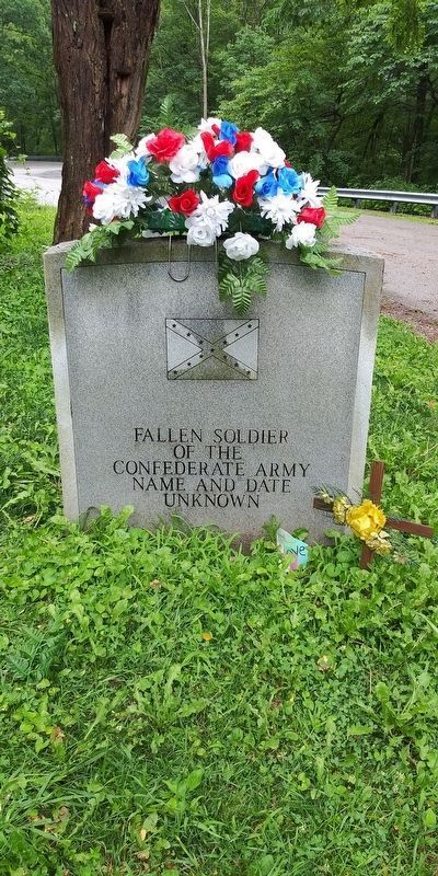 The additional nearby soldier's gravestone image. Click for full size.