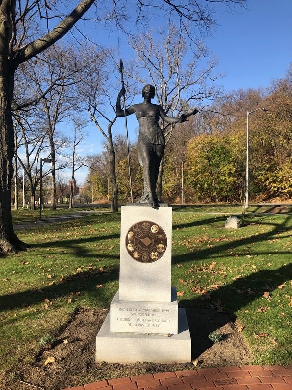 Women Veterans Memorial image. Click for full size.