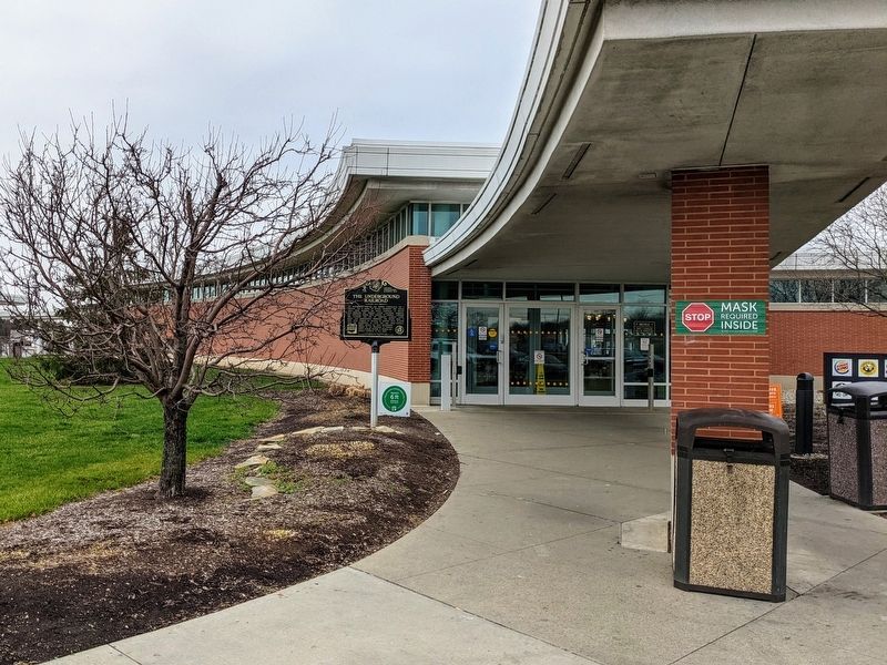 Erie Island Service Plaza image. Click for full size.