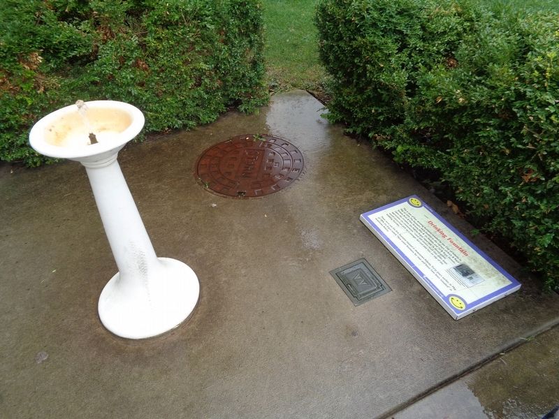 Drinking Fountain Marker image. Click for full size.