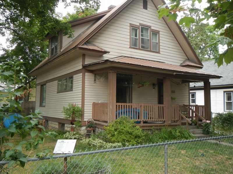 Stuart House and Marker image. Click for full size.
