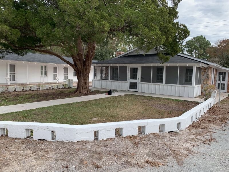 Outside of the Fitzerald Motel image. Click for full size.