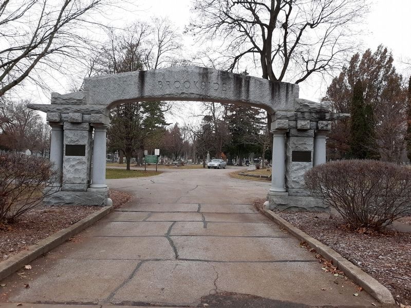 Cemetery entrance image. Click for full size.